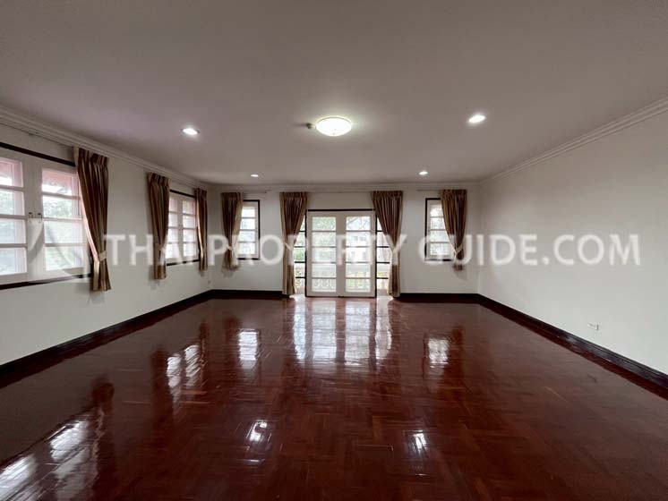 House with Shared Pool in Bangnatrad 